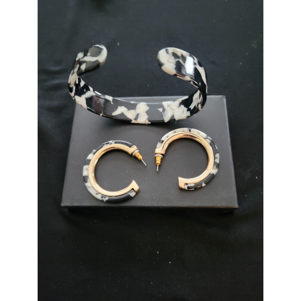Black And white Marbled or Geometric Bracelett and Hoop Earring Set - Picture 6 of 6